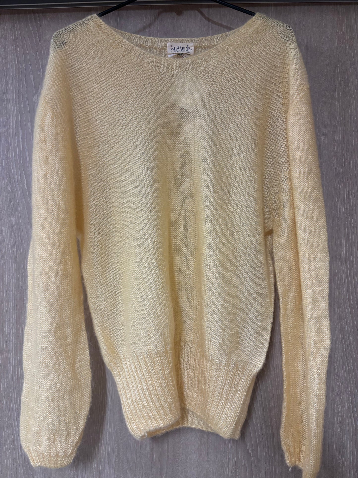 Petit pull mohair jonquille