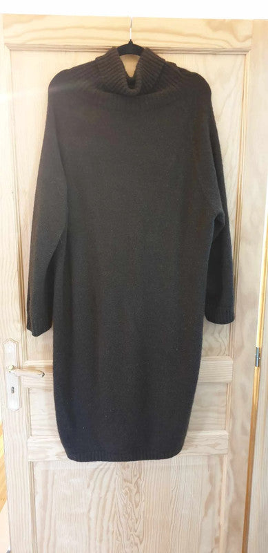 Robe pull en laine col roulé