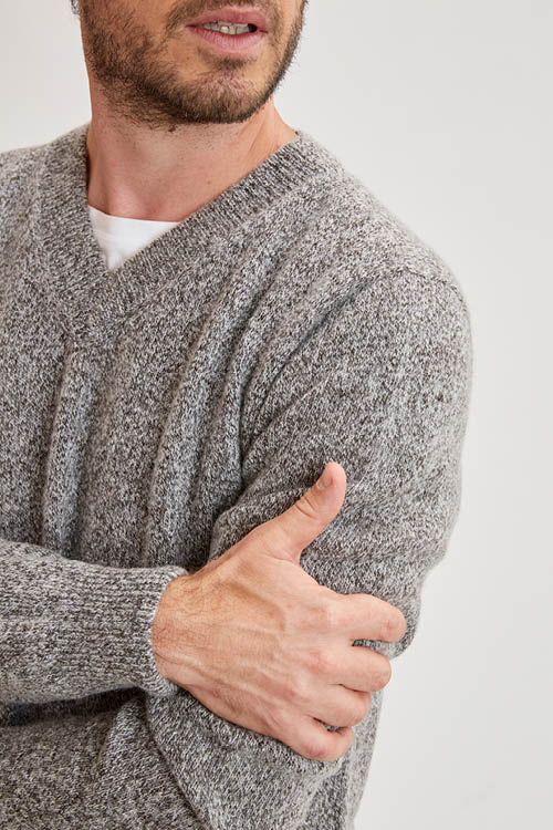 Pull en laine yack col V pour homme